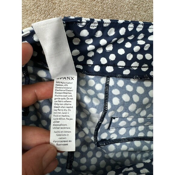 SPANX Women Navy Pantited Dot Sunshine 4" Shorts Size M,NEW - Picture 13 of 15